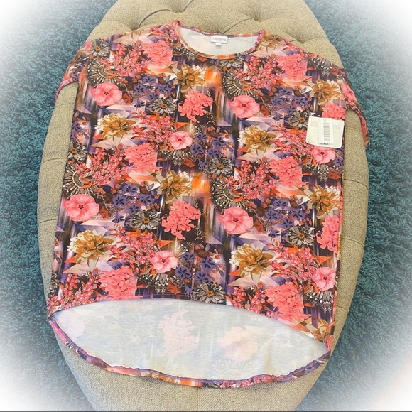 💕NWT Super Cute Lularoe Irma Floral Top💕 - Picture 3 of 10